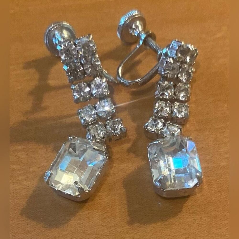 Silver Tone Clear Rhinestone Dangle Drop Earrings Women’s Screw Back 1.25”